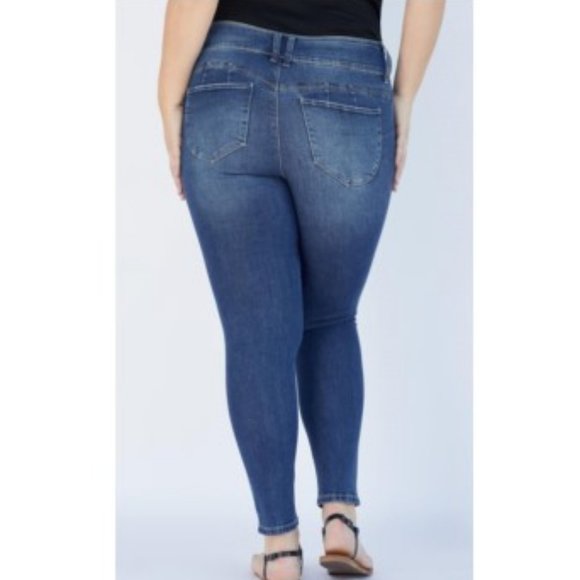 WannaBettaButt Plus size Women's  3 Button Up Sexy Jeans Dark Blue Plus 24 NWT! - Picture 10 of 10